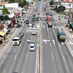 Nhiều lái xe còn bỡ ngỡ trong ngày đầu áp dụng phân làn mới trên Quốc lộ 51