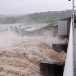 Thủy điện xả lũ về hạ du với lưu lượng gần 9.800 mét khối/giây