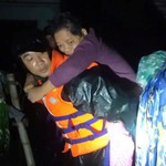 Hơn 300 cán bộ, chiến sĩ Hải quân cơ động giúp nhân dân trong đêm