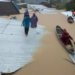 Lũ trên 2 sông ở Đắk Lắk và Khánh Hòa vượt lịch sử 1993 và 1986, bao giờ miền Trung mới giảm mưa?