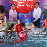 Tình người vượt nghịch cảnh: Hai chàng thanh niên khuyết tật "Chung một tấm lòng: Vì miền Trung thương yêu"!