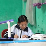 Ánh Tuyết: Cô bé lớp 7 nghị lực và người mẹ một mắt - Mái ấm gia đình Việt