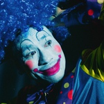 Kiều Minh Tuấn đóng diễn viên xiếc, tự nhào lộn trên dây không cần cascadeur