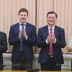 TP. Hồ Chí Minh tăng cường hợp tác quốc tế trong robot, A.I. và chính quyền số