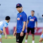 HLV Kim Sang-sik loại 5 cầu thủ khỏi U23 Việt Nam: Có trung vệ cao 1,95 m?