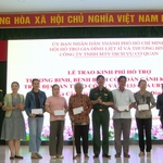 Trao kinh phí cho thương binh, bệnh binh