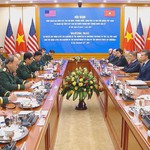 Bộ trưởng Bộ Chiến tranh Hoa Kỳ thăm Việt Nam