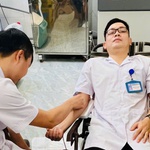 Nhân viên y tế hiến máu cứu thai phụ vỡ thai ngoài tử cung nguy kịch giữa đỉnh lũ