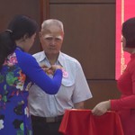 Phường Tam Bình trao Huy hiệu Đảng cho 23 Đảng viên