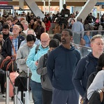 Chính phủ Mỹ tiếp tục đóng cửa, có khả năng giảm 10% số chuyến bay do thiếu nhân viên