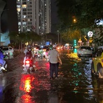 Triều cường dâng cao, nhiều tuyến đường ở TP. Hồ Chí Minh ngập sâu