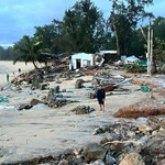 Bão số 13 làm 5 người chết, 2.593 nhà bị hư hỏng, tốc mái, 9 tàu bị chìm