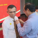 Đảng bộ UBND TP. Hồ Chí Minh trao Huy hiệu Đảng cho 32 đảng viên