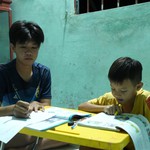 Văn Tính: Cha em mất một tay, mẹ qua đời sau 10 ngày sinh em trai - Mái ấm gia đình Việt