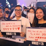 Hàng nghìn khán giả cuồng nhiệt tại Rạch Miễu Arena trong đại chiến KT vs T1