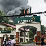 Cháy tại Nhà máy bia Hà Nội, cột khói đen bốc ngùn ngụt