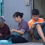 Hoa hậu Trúc Linh xót xa người mẹ gù lưng đi 60km làm giúp việc nuôi gia đình