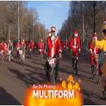 Hàng trăm "ông già Noel" diễu hành gây quỹ