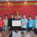 Quỹ “Khởi sự từ tâm” hỗ trợ 100 tấn gạo và học bổng cho trẻ mồ côi sau lũ tại Đắk Lắk