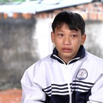 Em Quang Hiệp mồ côi cha mẹ, cùng chị gái nương tựa ngoại già yếu