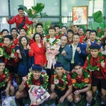 U22 Việt Nam trở về trong sự chào đón nồng nhiệt của người hâm mộ