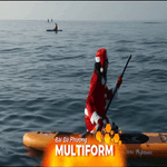 Ông già Noel chèo thuyền SUP gây quỹ ở Hy Lạp