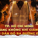 TP. Hồ Chí Minh rộn ràng không khí Giáng sinh, người dân đổ ra đường đón lễ