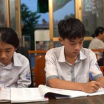 Sớm mồ côi cha, Hồng Quyên ước mơ làm bác sĩ để cứu mẹ