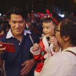 Không khí Giáng sinh rộn ràng trên khắp cả nước