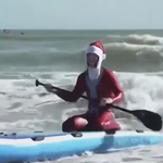 Những ông già Noel lướt sóng ở Florida Mỹ
