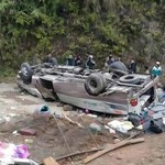 Lào Cai: Lật xe chở đoàn người đi từ thiện, 8 người tử vong, nhiều người bị thương