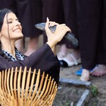 Người đẹp Miss Charm lội mương bắt cá, đổ bánh xèo, đi cầu khỉ