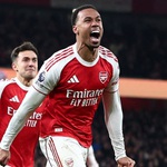 Arsenal có bàn thắng gây tranh cãi nhờ bài phạt góc