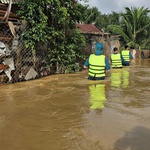 Cảnh báo lũ trên sông Cái Nha Trang, nhiều nhà dân lại ngập