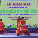 Lễ giỗ Bà Phi Yến thu hút đông đảo người dân và du khách