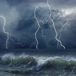 Áp thấp nhiệt đới gây mưa dông, biển động mạnh trên Biển Đông