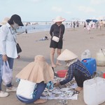 Phường Rạch Dừa: Xử lý nóng tình trạng họp chợ tự phát tại bãi biển Thủy Tiên
