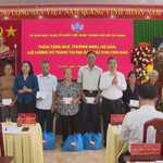 Lãnh đạo TP.HCM thăm, tặng quà tại Đặc khu Côn Đảo nhân dịp 27/7