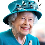 Triển lãm thời trang kỷ niệm 100 năm ngày sinh Nữ hoàng Elizabeth II