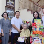 Lãnh đạo TP.HCM thăm, tặng quà tri ân các gia đình chính sách nhân kỷ niệm Ngày Thương binh – Liệt sĩ