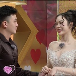 Chuyện tình "chuốc say" và màn cầu hôn bất ngờ trên sóng truyền hình