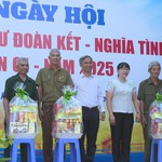 Ấm áp ngày hội "Khu dân cư đoàn kết - nghĩa tình" tại phường Phú Định