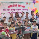 Mang Trung thu ấm áp đến bệnh nhi