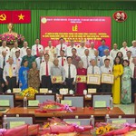 TP.HCM trao Huy hiệu Đảng kỷ niệm 80 năm Cách mạng Tháng Tám và Quốc khánh 2/9