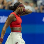 Giải quần vợt Mỹ Mở Rộng: Tsitsipas bị loại, Coco Gauff thắng nhọc nhằn
