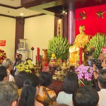 Lãnh đạo TP.HCM dâng hoa, dâng hương tưởng niệm Chủ tịch Hồ Chí Minh và Chủ tịch Tôn Đức Thắng