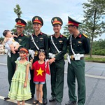Đường vào ĐHQG khu vực Hòa Lạc vỡ trận khi người dân đổ về xem buổi hợp luyện A80 cuối cùng