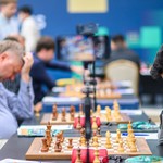Vua cờ Gukesh thua liền hai ván cờ tiêu chuẩn trước đối thủ dưới 2.700 Elo