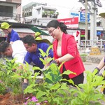 Thành đoàn TP.HCM ra quân Ngày Chủ nhật xanh lần thứ 161 năm 2025, hưởng ứng Chiến dịch Làm cho thế giới sạch hơn