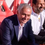 Jose Mourinho đánh dấu ngày trở lại Benfica bằng chiến thắng đậm trước AFS